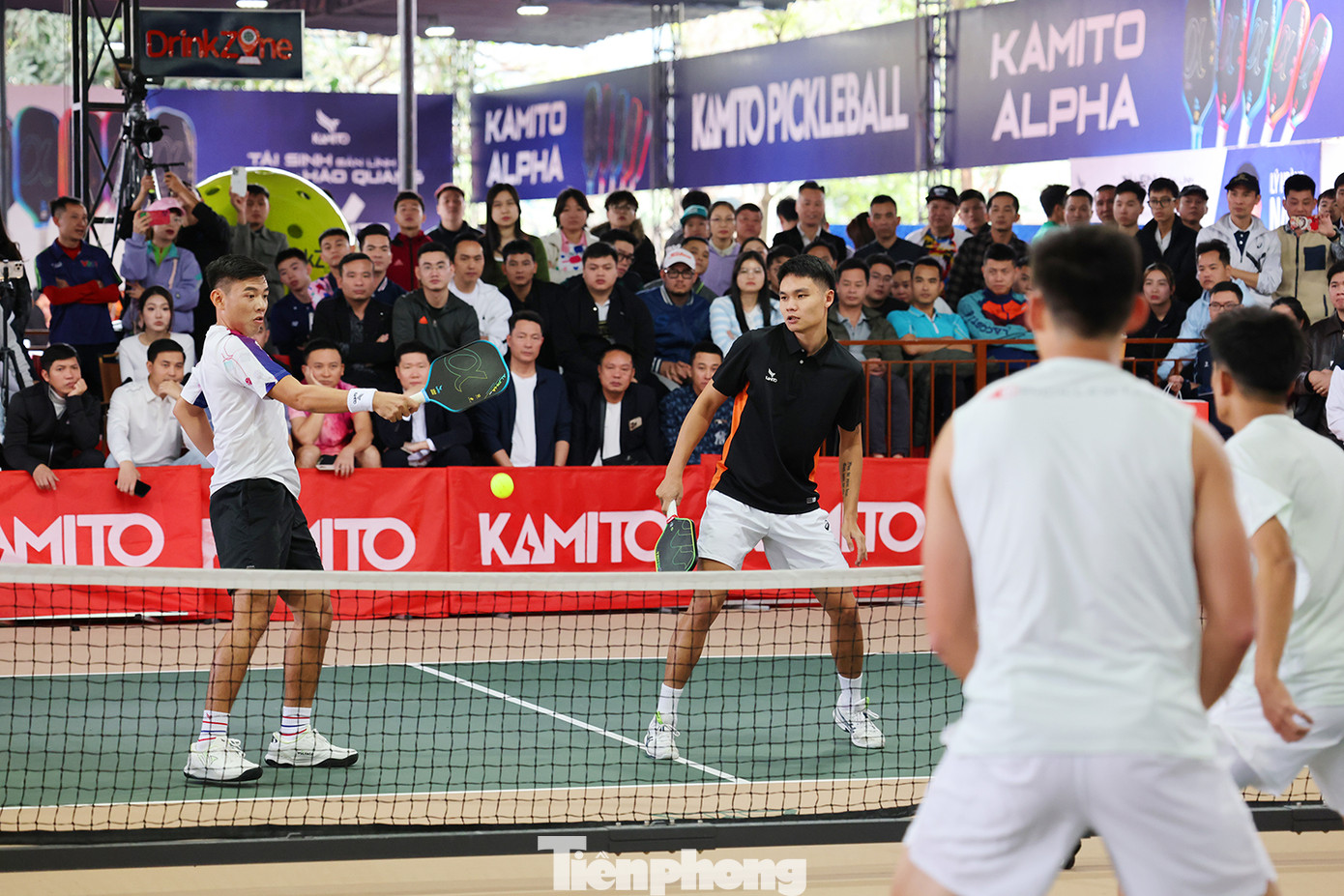 Trận đấu này thuộc khuôn khổ sự kiện công bố đại sứ thương hiệu Kamito - vận động viên Lý Hoàng Nam và ra mắt vợt Pickleball Kamito Alpha. Trận đấu này thuộc khuôn khổ sự kiện công bố đại sứ thương hiệu Kamito - vận động viên Lý Hoàng Nam và ra mắt vợt Pickleball Kamito Alpha.