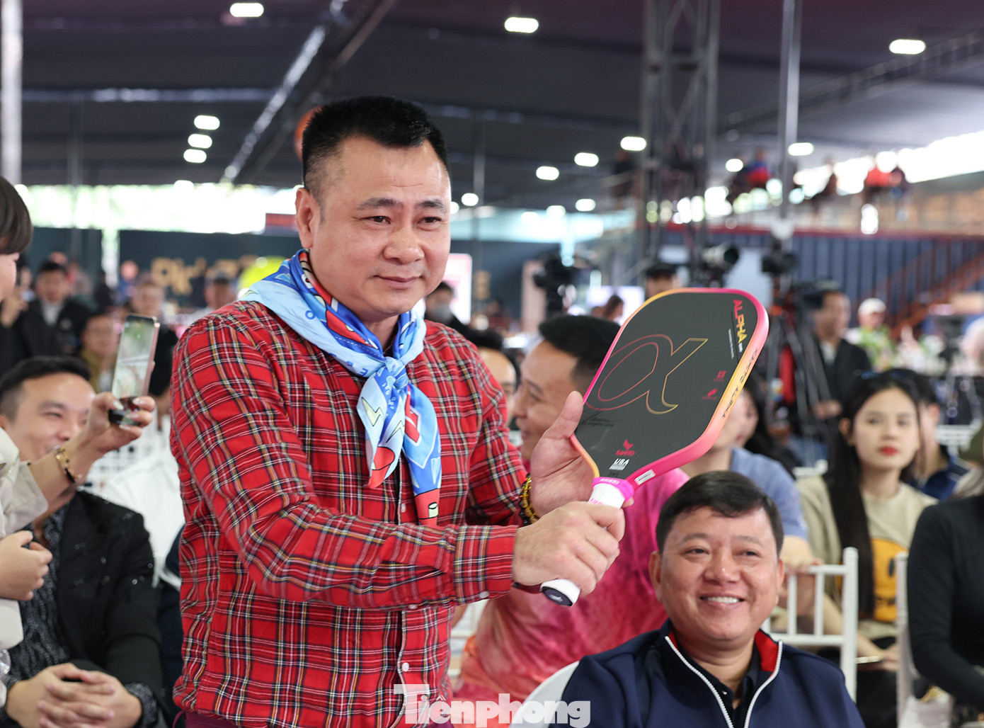 Nghệ sĩ nhân dân Tự Long cho biết: " Bộ môn Pickleball là tôi mới được tiếp cận mặc dù tôi tham gia rất nhiều môn thể thao, nhưng hôm nay tôi tới đây để chứng kiến lễ ra mắt cây vợt Kamito Alpha" Nghệ sĩ nhân dân Tự Long cho biết: " Bộ môn Pickleball là tôi mới được tiếp cận mặc dù tôi tham gia rất nhiều môn thể thao, nhưng hôm nay tôi tới đây để chứng kiến lễ ra mắt cây vợt Kamito Alpha"