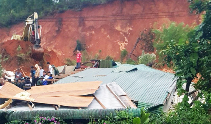 Hiện trường vụ sạt lở đất ở xã Đạ K'Nàng Hiện trường vụ sạt lở đất ở xã Đạ K'Nàng