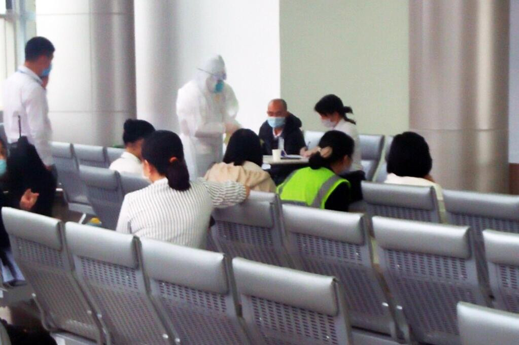 Lấy mẫu xét nghiệm để phòng chống dịch