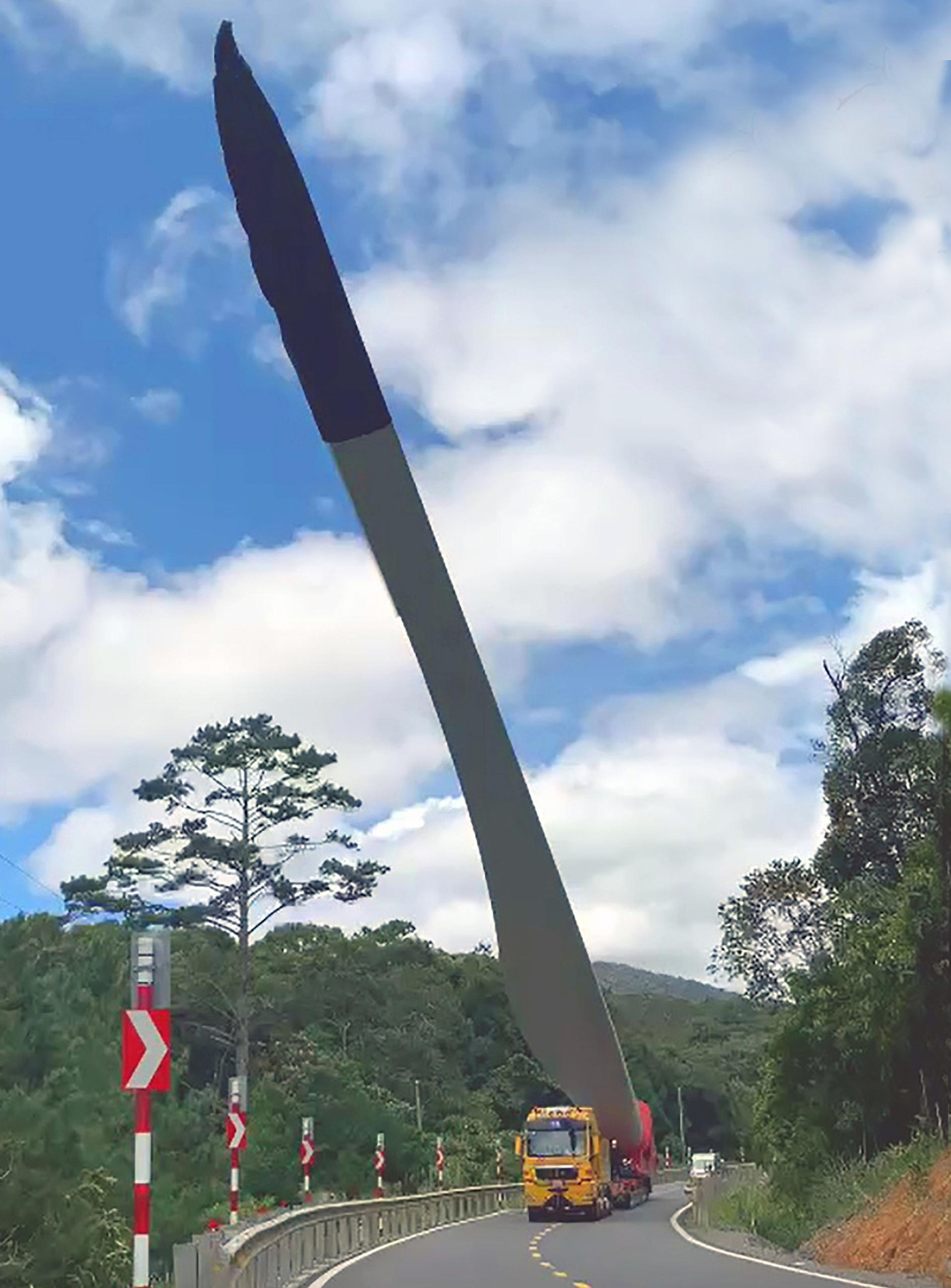 Vượt đèo dốc quanh co Vượt đèo dốc quanh co