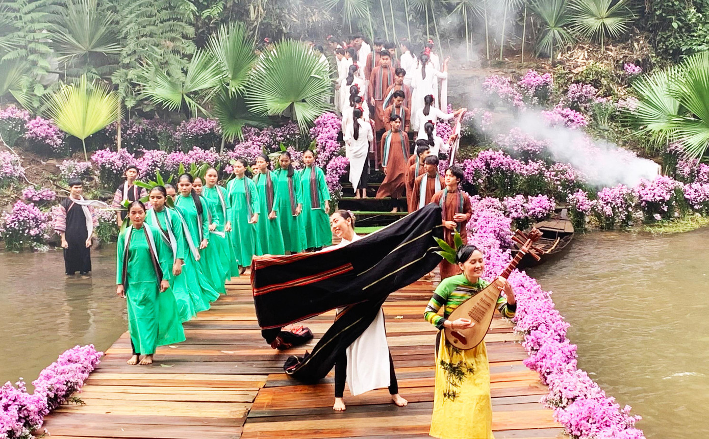 Quang cảnh một buổi biểu diễn thời trang ở Măng Đen