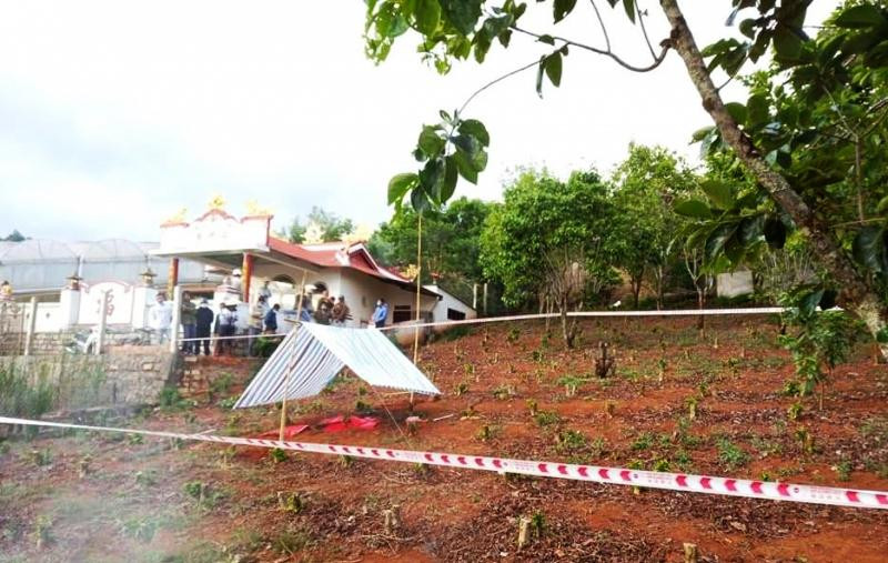 Nơi phát hiện thi thể một phụ nữ bị chôn lấp Nơi phát hiện thi thể một phụ nữ bị chôn lấp