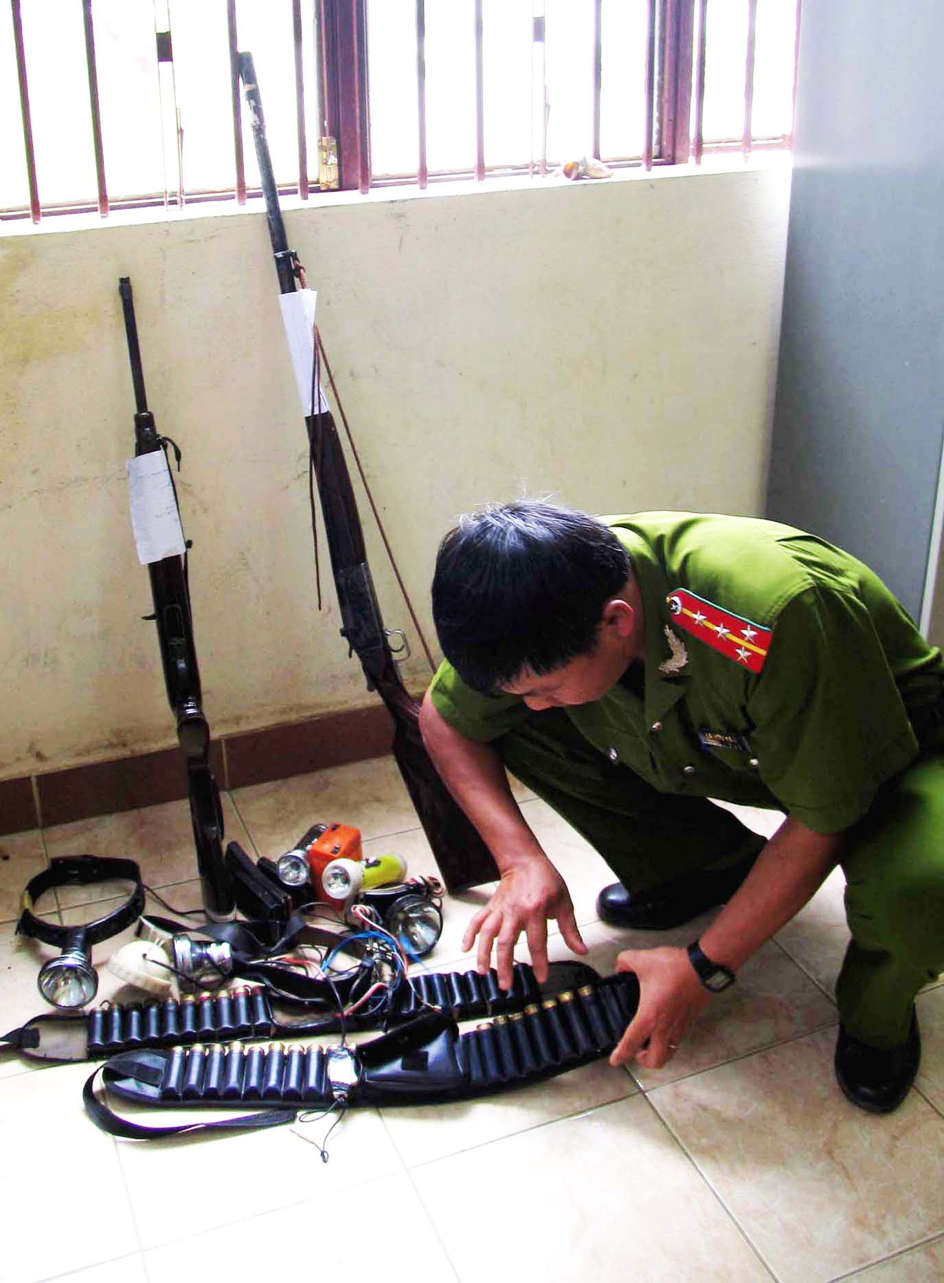 Thu giữ vũ khí trong một vụ án săn bắt ĐVHD ở Lâm Đồng