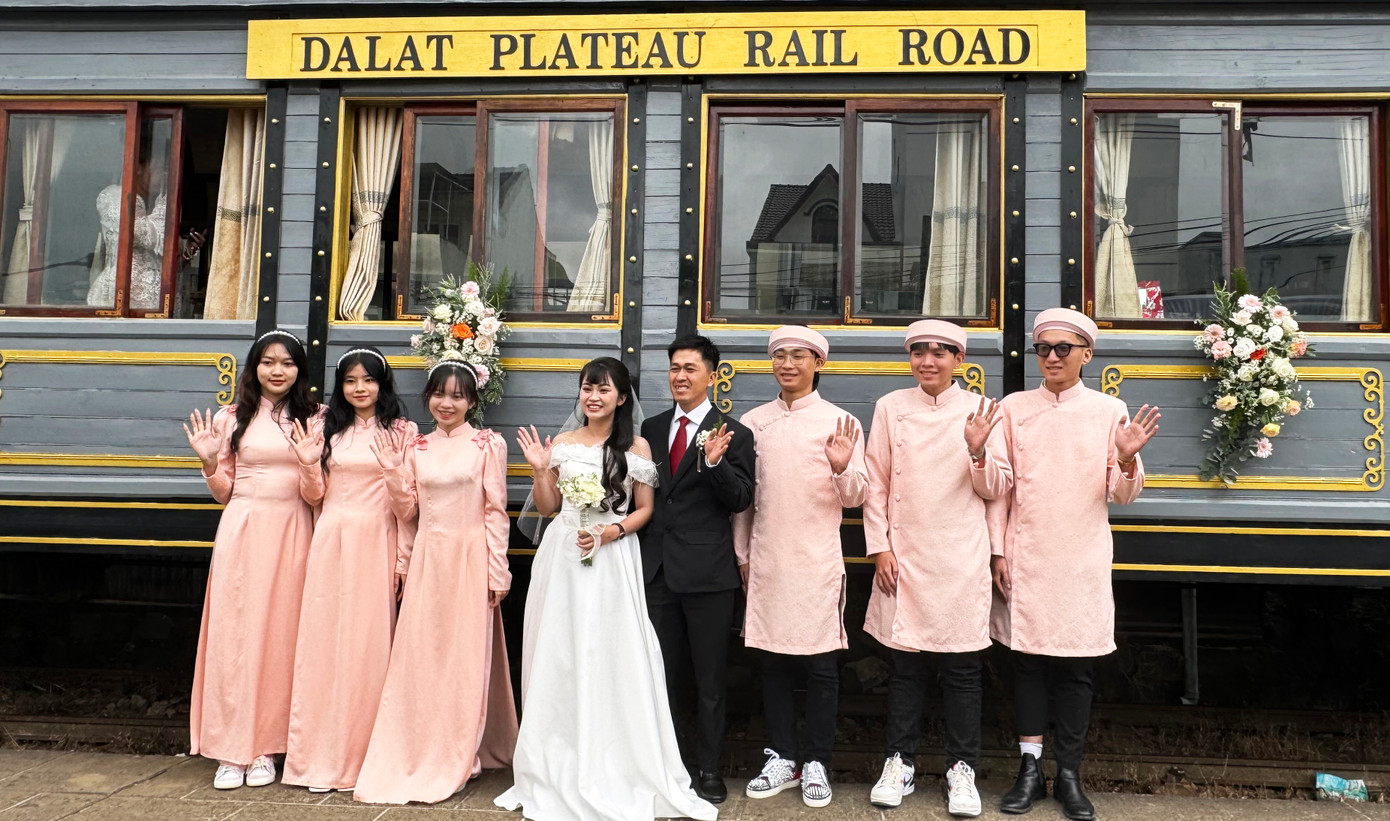 Đám cưới đầu tiên được tổ chức trên toa tàu hỏa Đám cưới đầu tiên được tổ chức trên toa tàu hỏa