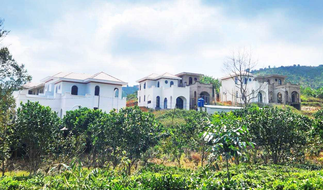 Những công trình có nhiều sai phạm ở thôn 10A, xã Lộc Thành.