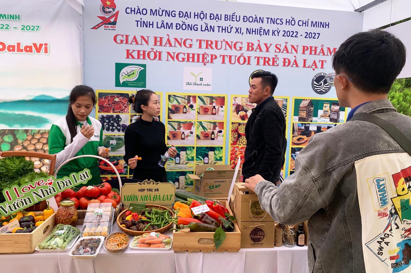 Nhiều sản phẩm khởi nghiệp được giới thiệu, trưng bày tại đại hội Nhiều sản phẩm khởi nghiệp được giới thiệu, trưng bày tại đại hội