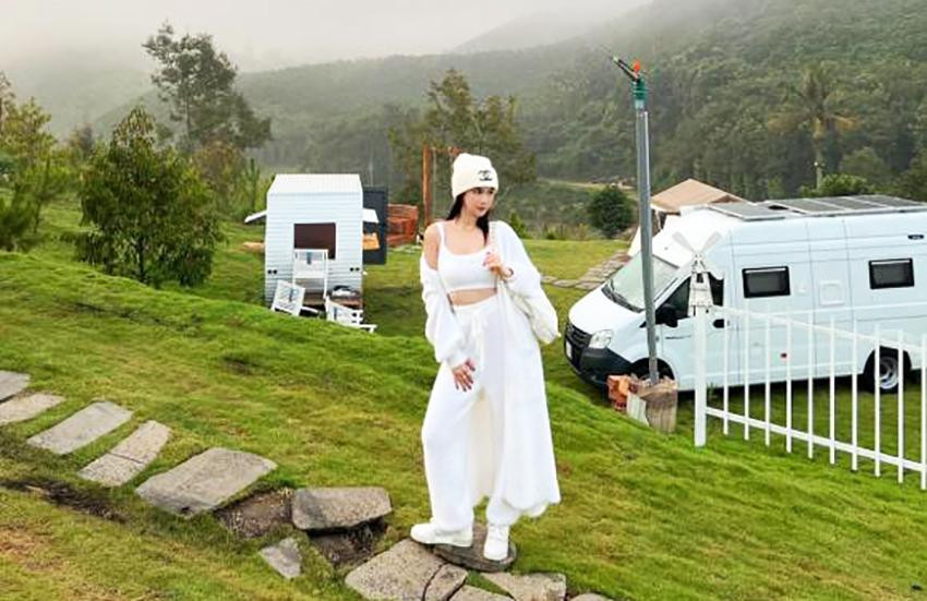 Ngọc Trinh check in trên lô đất ở Bảo Lộc