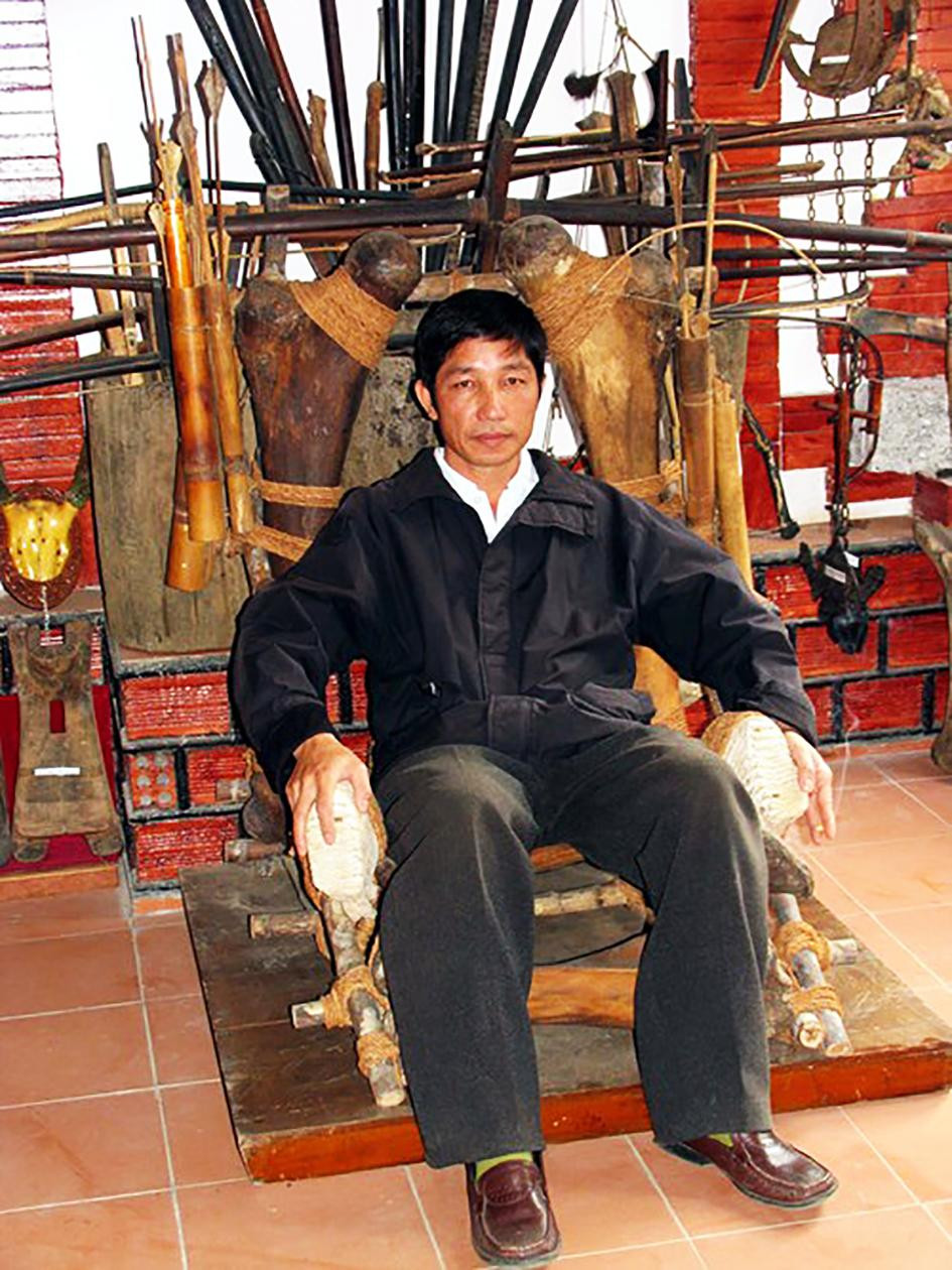 Nhà sưu tầm Đặng Minh Tâm và chiếc ghế vua voi độc nhất vô nhị Nhà sưu tầm Đặng Minh Tâm và chiếc ghế vua voi độc nhất vô nhị