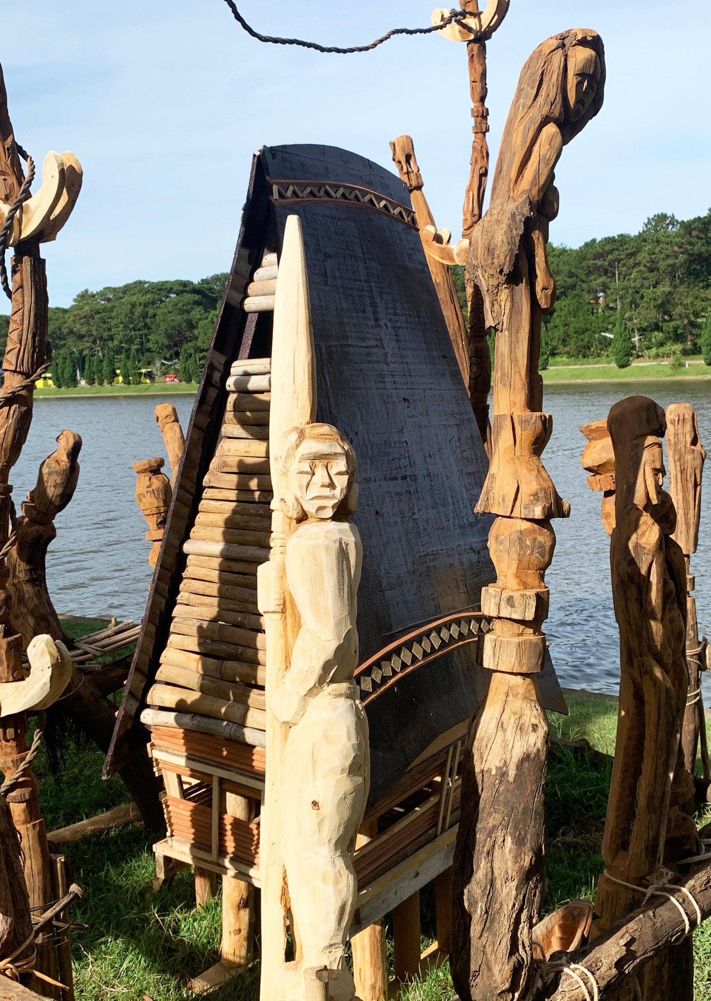 Mô hình nhà mồ ở Tây Nguyên Mô hình nhà mồ ở Tây Nguyên