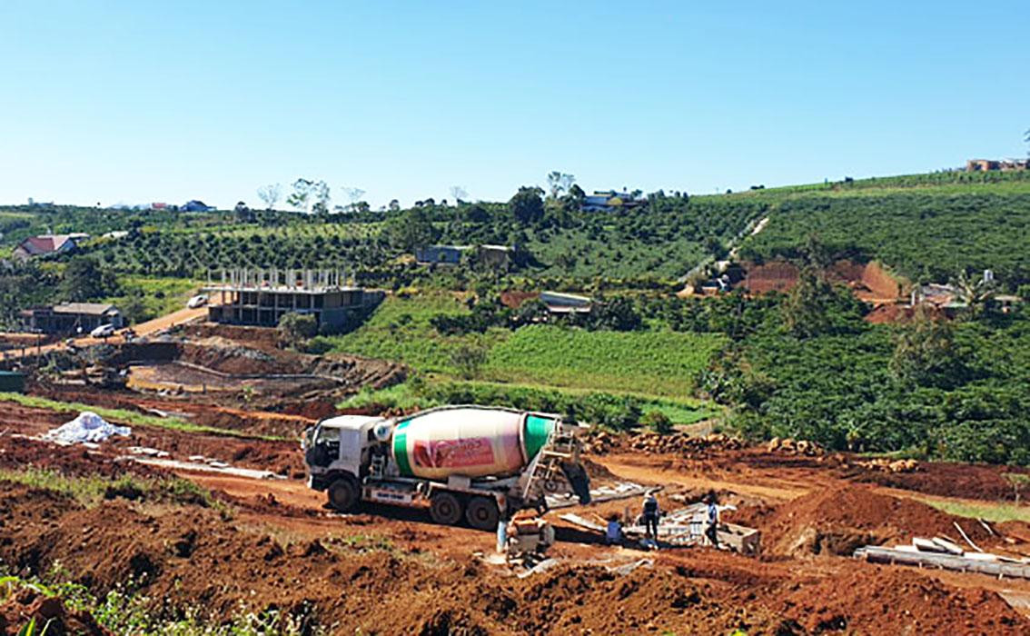 San ủi, mở đường trên đất nông nghiệp San ủi, mở đường trên đất nông nghiệp