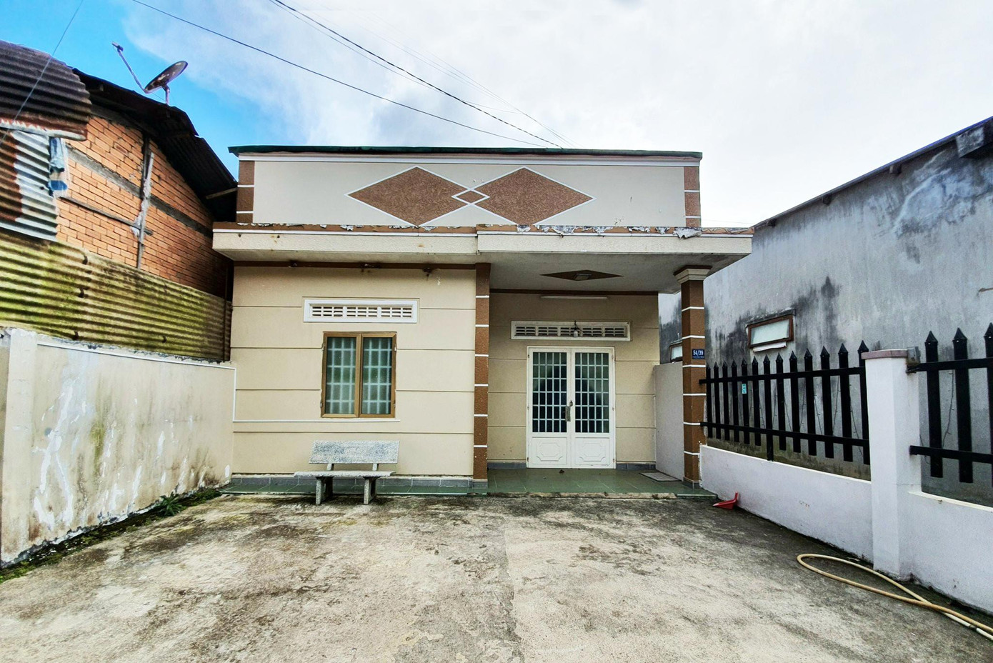 Căn nhà cấp 4 ông Quang thuê để làm nơi chữa bệnh Căn nhà cấp 4 ông Quang thuê để làm nơi chữa bệnh