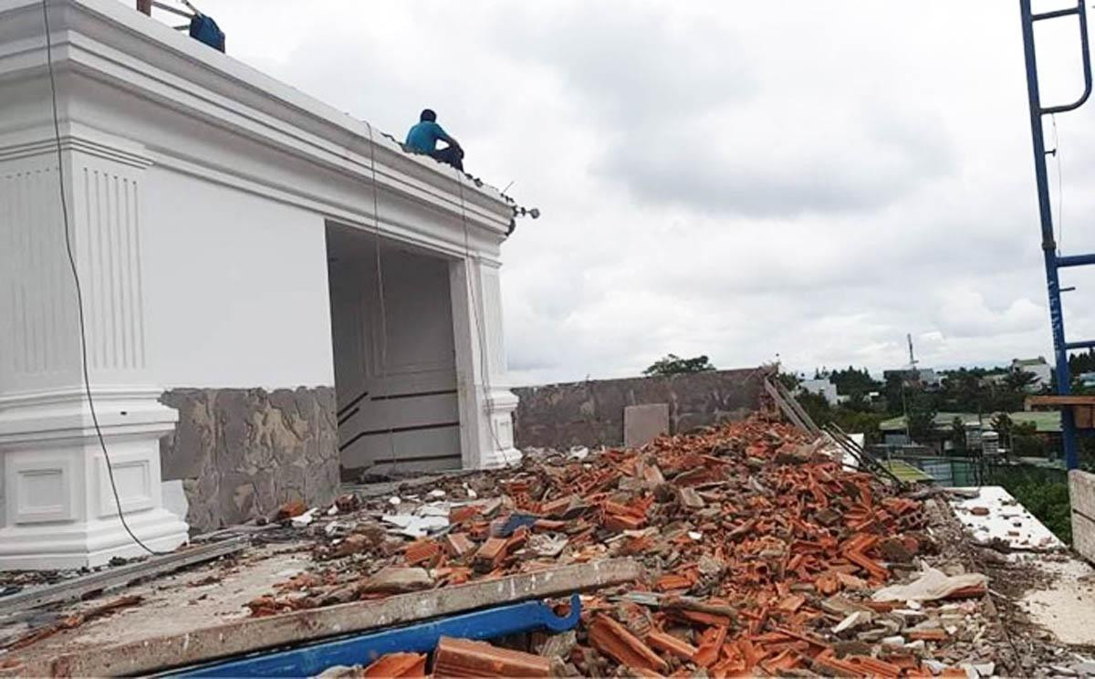 Một góc biệt thự bị tháo dỡ