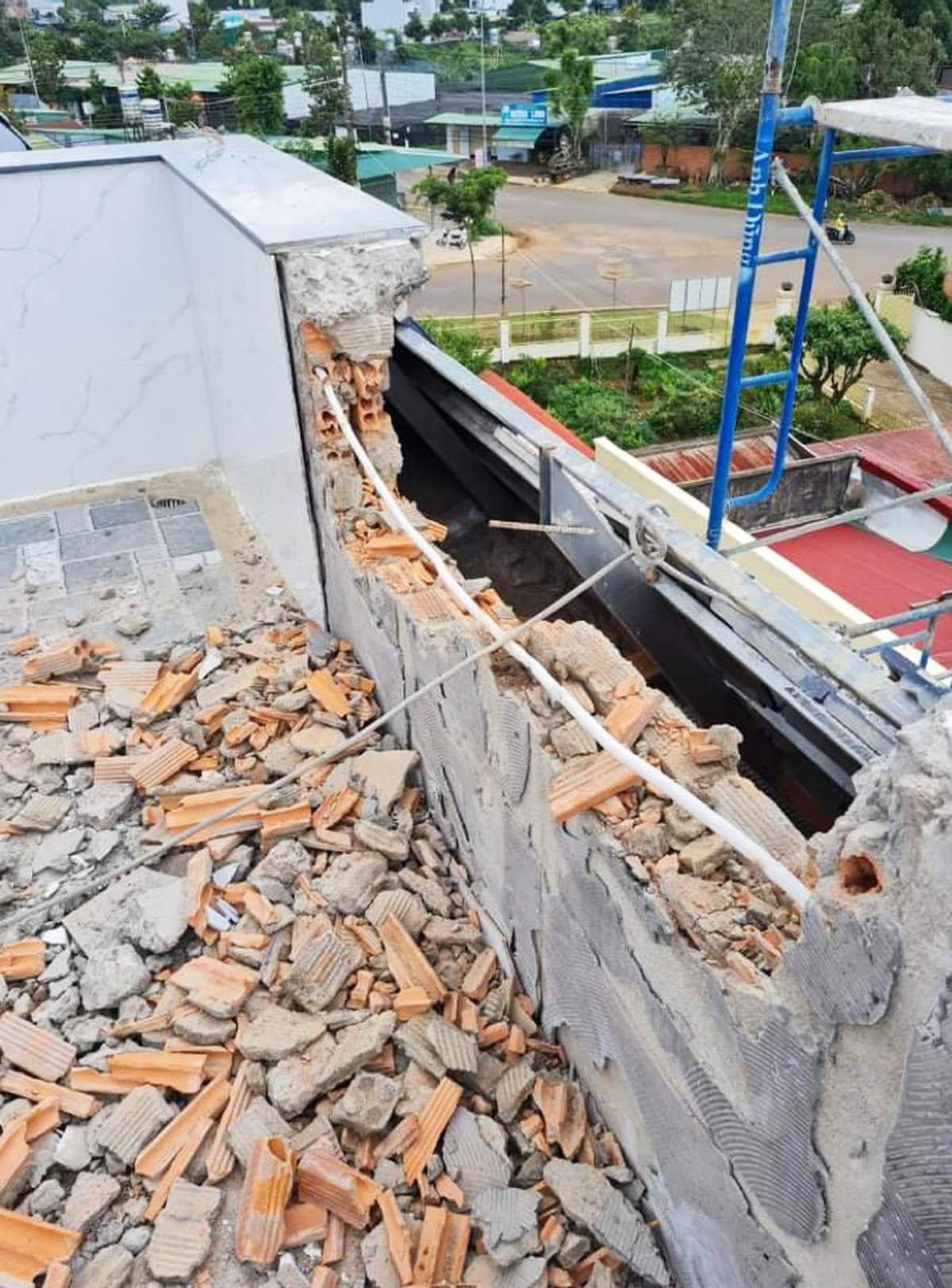 Một hạng mục công trình vừa bị phá bỏ