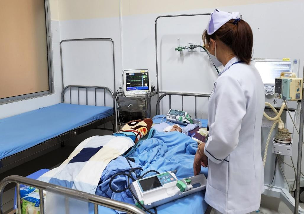 Cháu L. đang được điều trị tại Bệnh viện Đa khoa Lâm Đồng Cháu L. đang được điều trị tại Bệnh viện Đa khoa Lâm Đồng