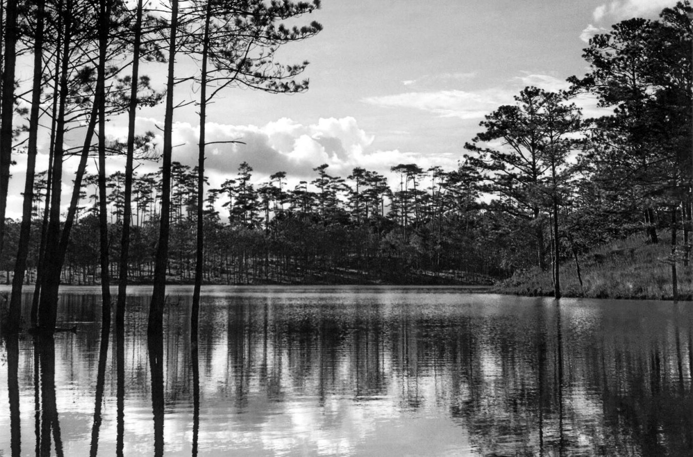 Hồ Than thở-Ảnh: Cố nghệ sĩ nhiếp ảnh Nguyễn Bá Mậu Hồ Than thở-Ảnh: Cố nghệ sĩ nhiếp ảnh Nguyễn Bá Mậu