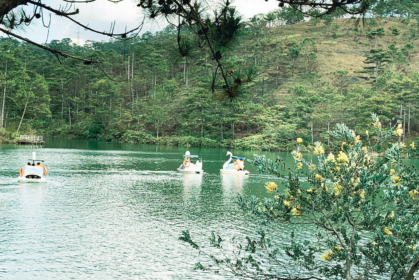 Hồ nước trong xanh