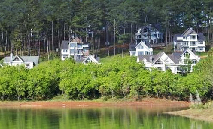 Nhiều biệt thự có view hướng về phía hồ Tuyền Lâm thơ mộng