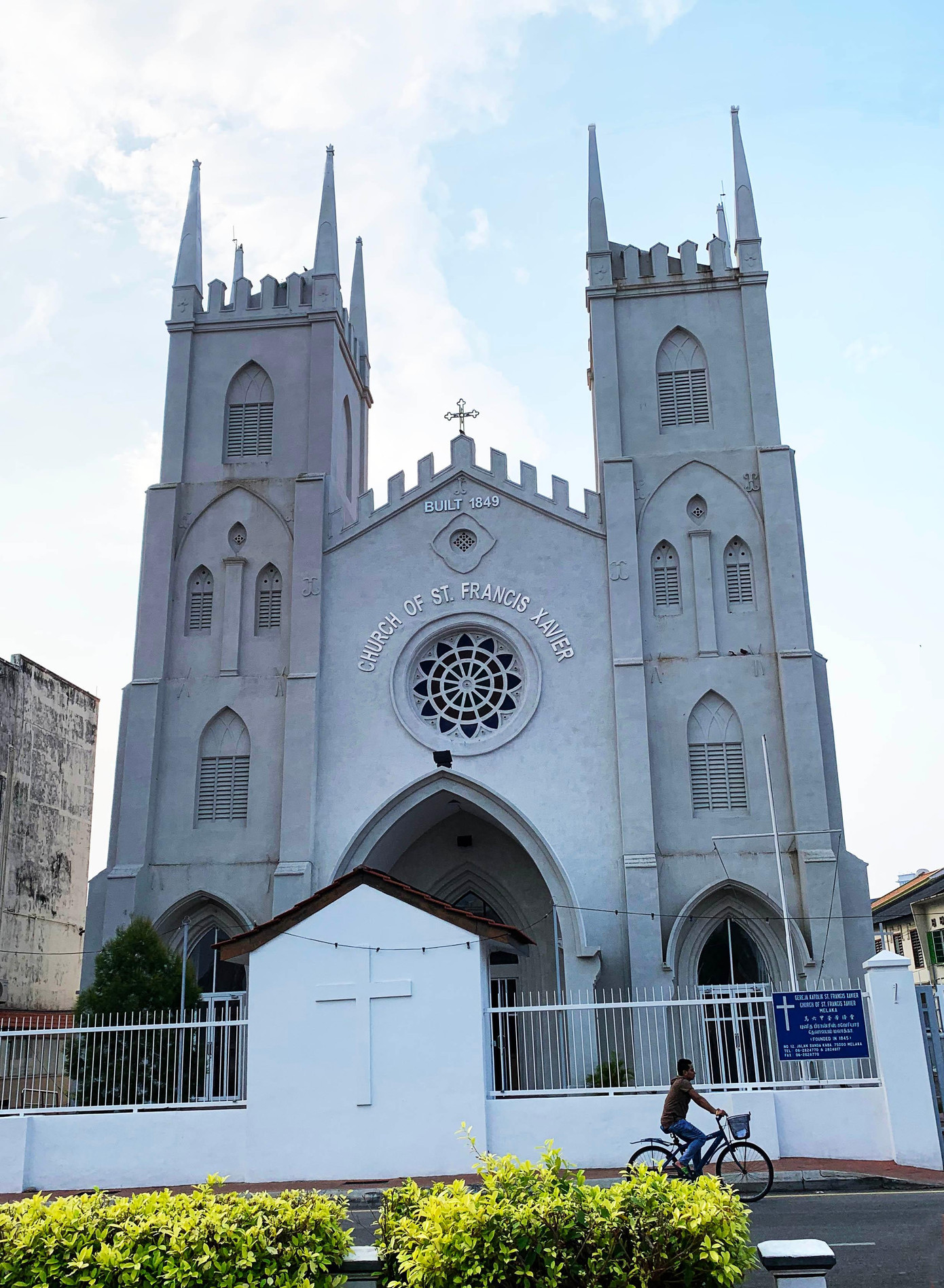 Nhà thờ được xây giữa thế kỷ 19 Nhà thờ được xây giữa thế kỷ 19