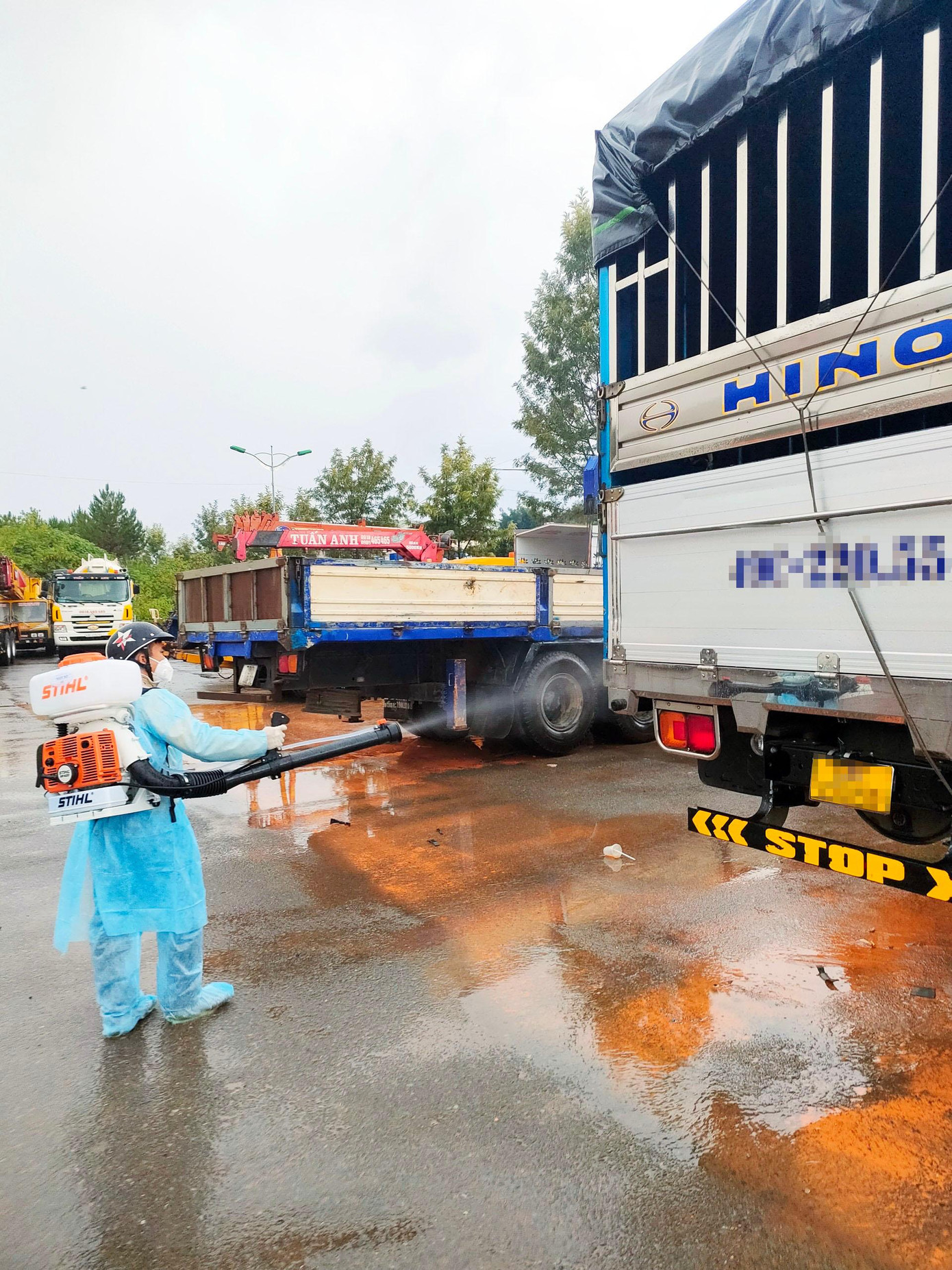 Khử khuẩn xe cộ từ vùng dịch về Lâm Đồng Khử khuẩn xe cộ từ vùng dịch về Lâm Đồng