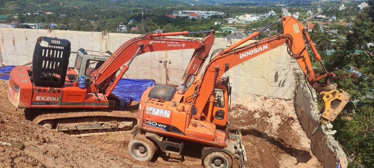 Tháo dỡ ta luy không phép cao 18m Tháo dỡ ta luy không phép cao 18m