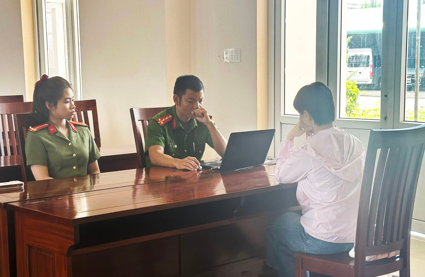 Công an làm việc với bà T.T.N Công an làm việc với bà T.T.N