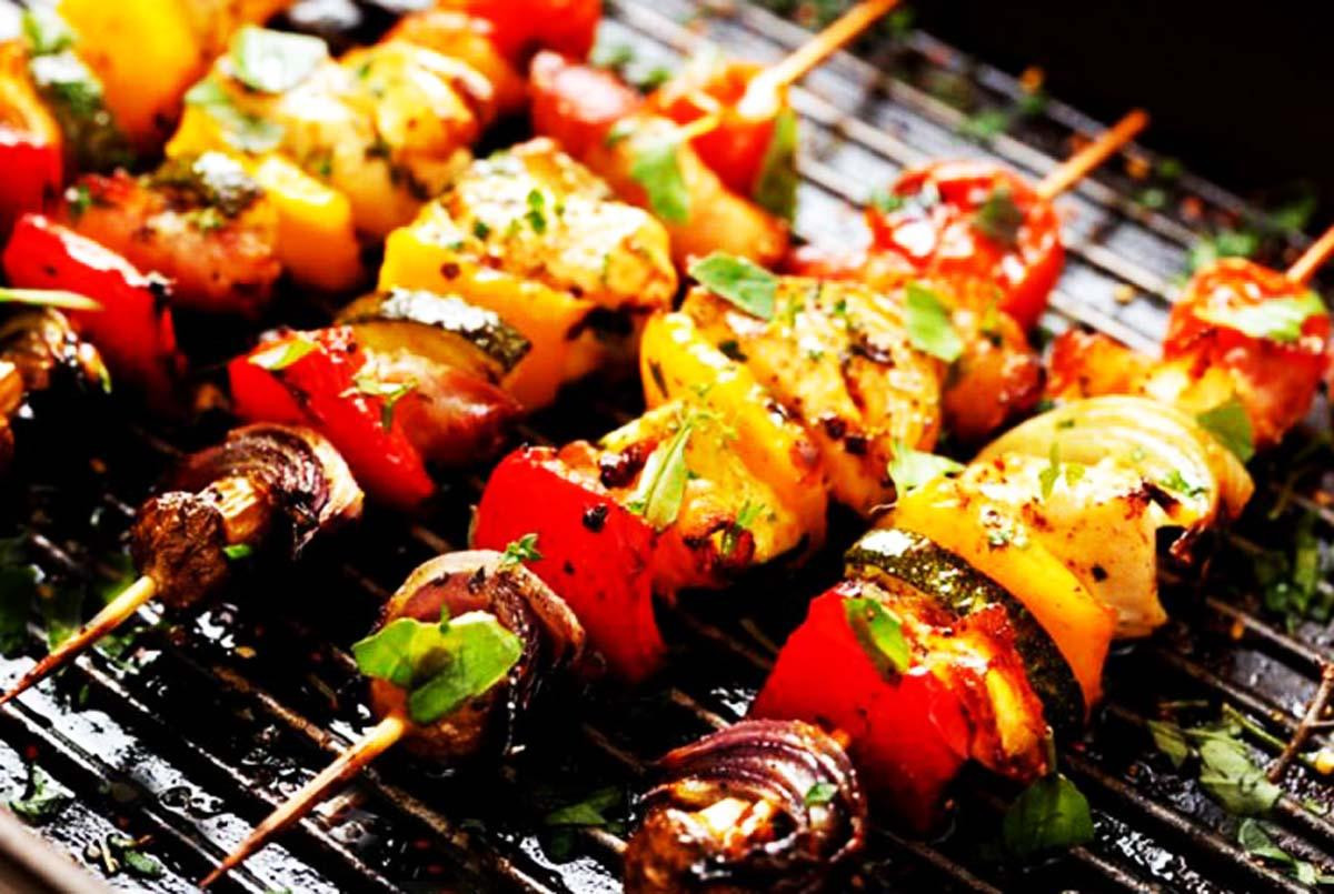 Rau củ và thịt bò nướng xiên