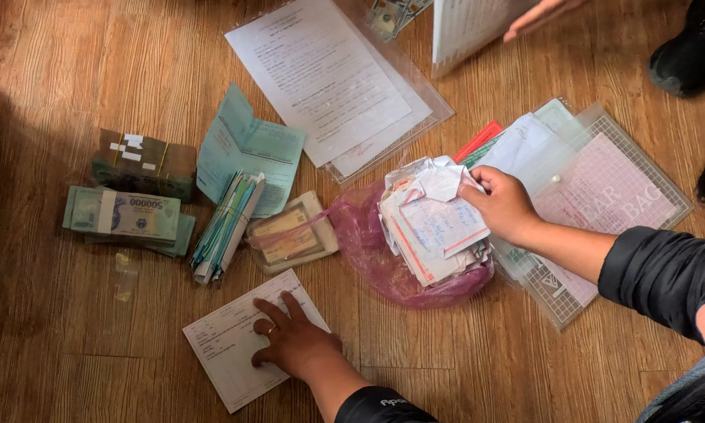 Một số tang vật trong vụ tổ chức đánh bạc