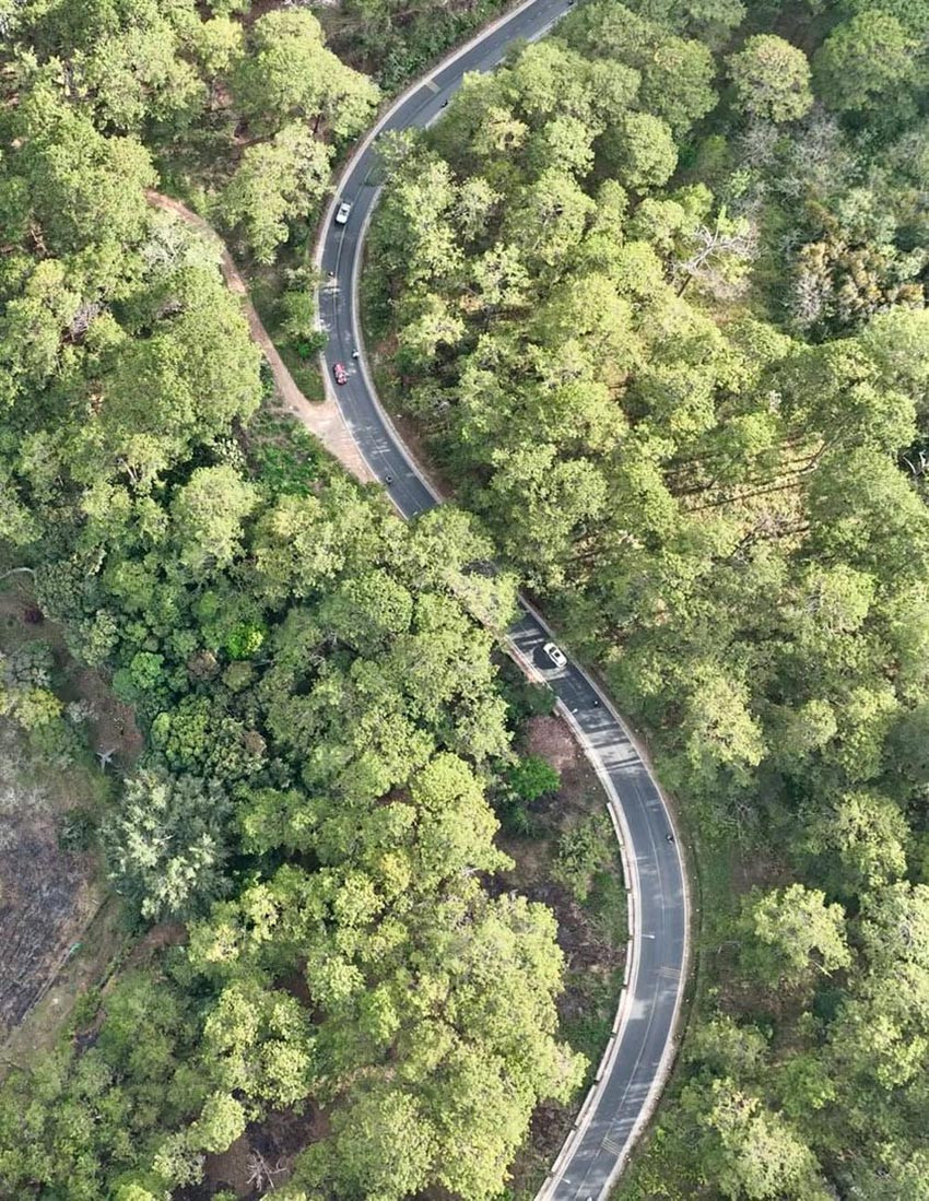 Đèo Prenn khúc khuỷu, mặt đường hẹp Đèo Prenn khúc khuỷu, mặt đường hẹp