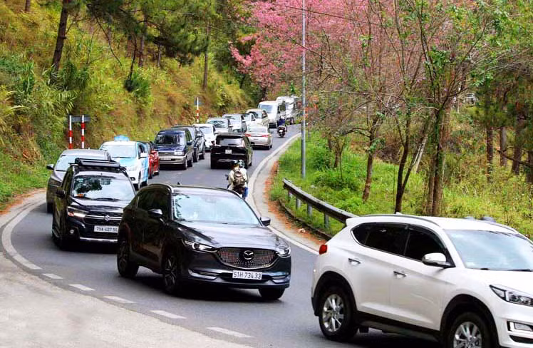 Du khách nườm nượp lên Đà Lạt dịp Tết Nguyên đán 2023