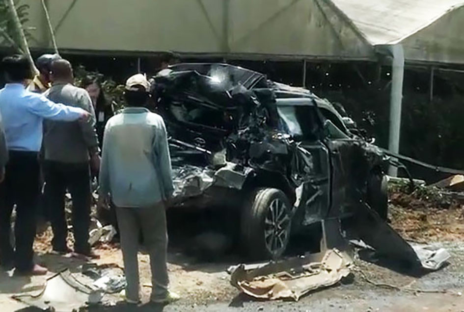 Xe con bị biến dạng