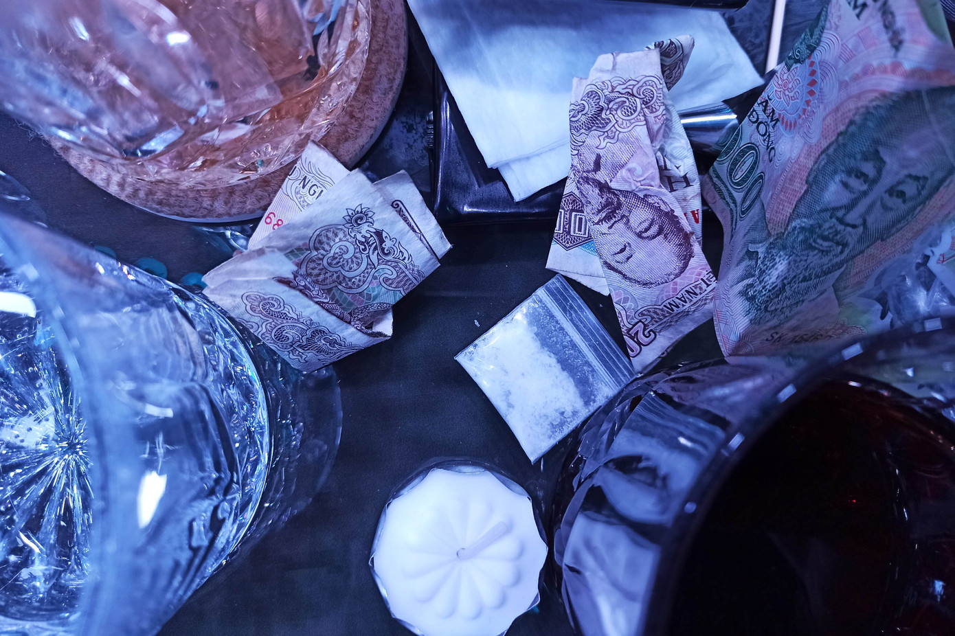 Gói chất trắng nghi ma túy thu giữ tại quán bar Gói chất trắng nghi ma túy thu giữ tại quán bar