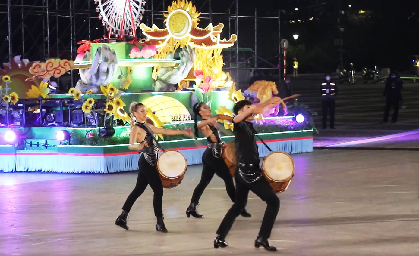 Nhóm trống malambo biểu diễn một tiết mục sôi động.