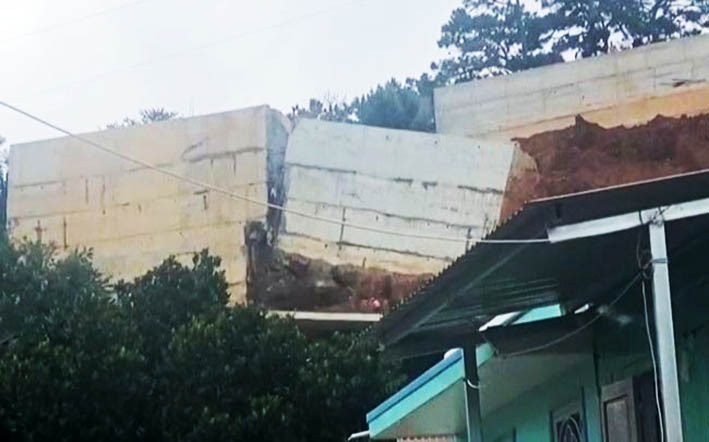 Những đoạn ta luy nằm cheo leo nguy hiểm sẽ bị đánh sập Những đoạn ta luy nằm cheo leo nguy hiểm sẽ bị đánh sập