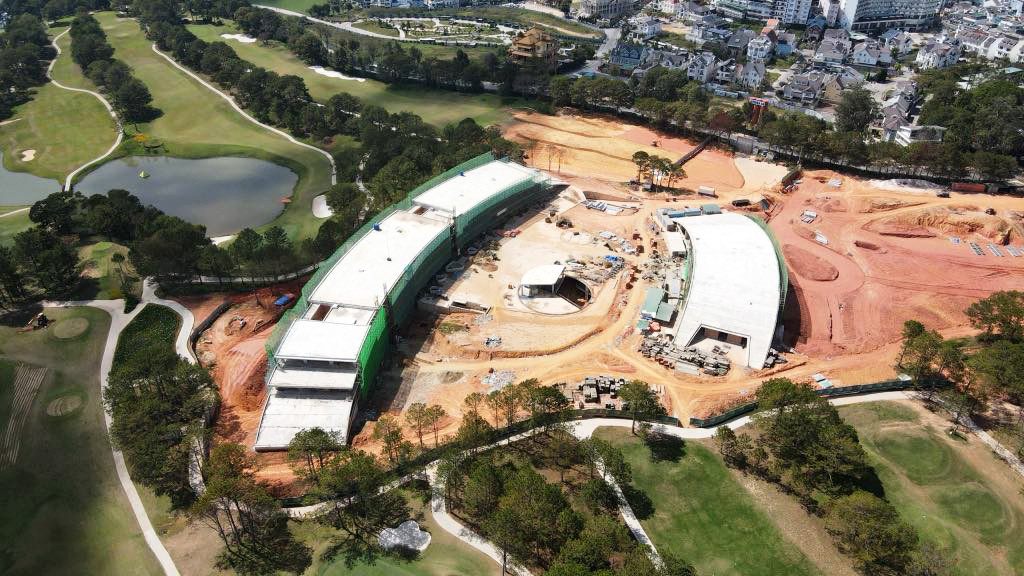 Cả hai công trình tòa nhà câu lạc bộ golf đều có vi phạm Cả hai công trình tòa nhà câu lạc bộ golf đều có vi phạm