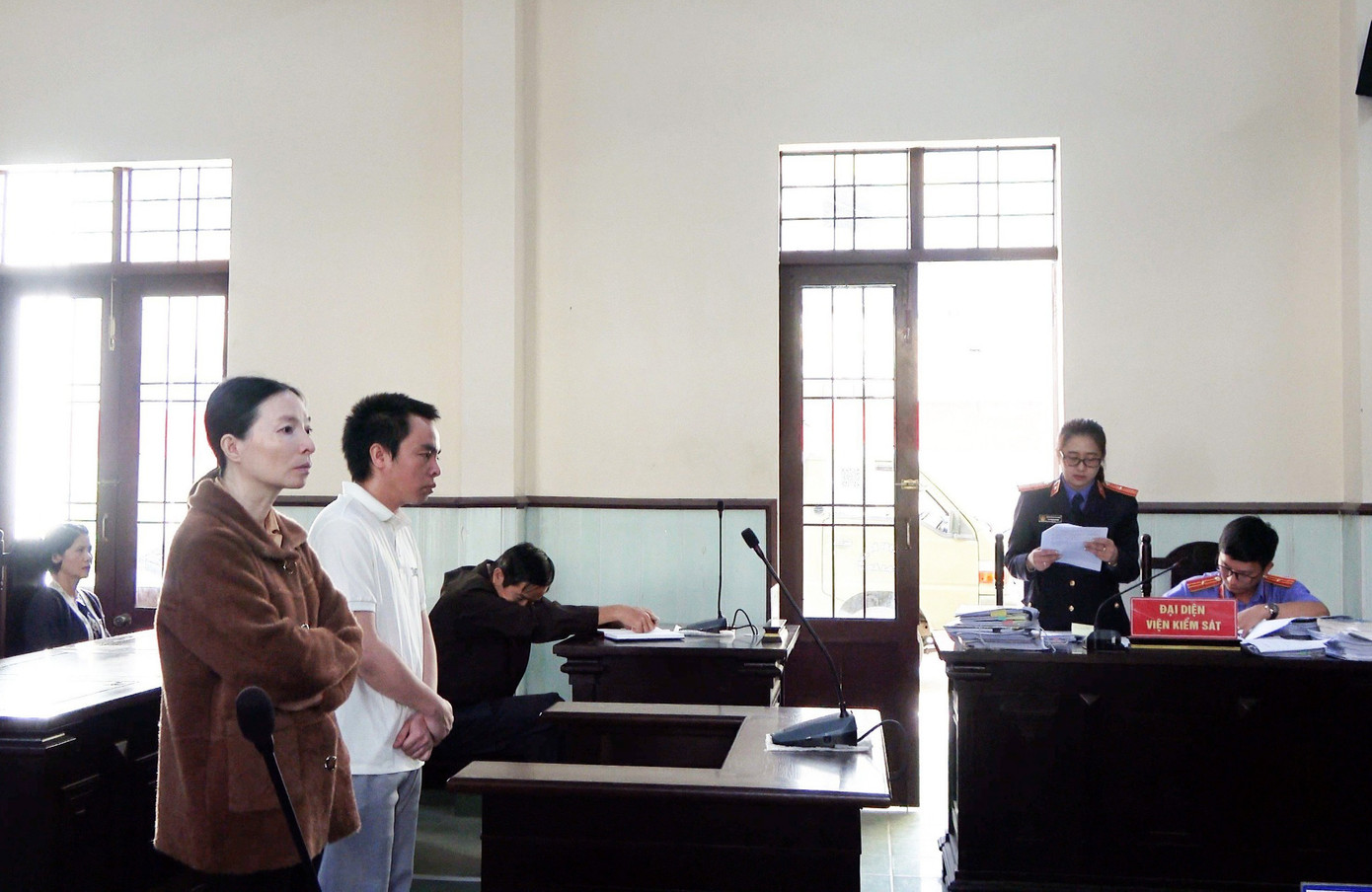 Hai bị cáo tại phiên tòa Hai bị cáo tại phiên tòa