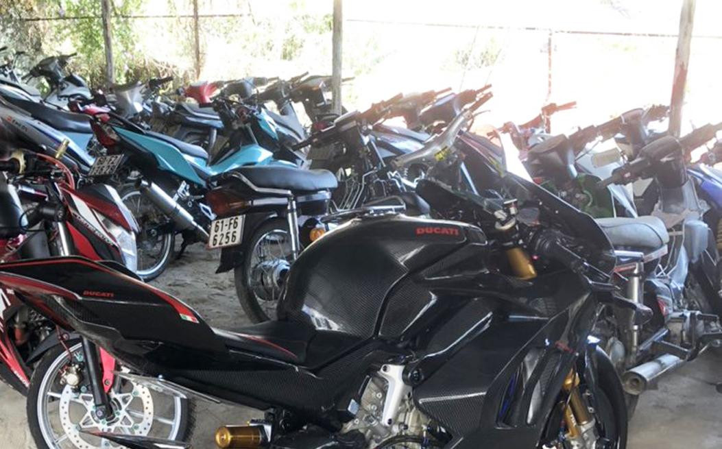 Nhều mô tô vi phạm bị tạm giữ