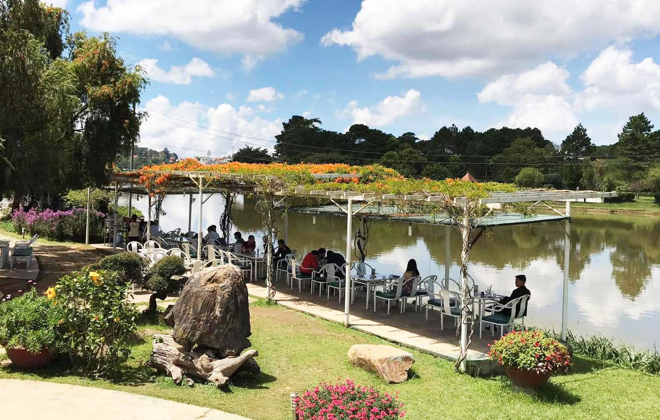 Một góc quán cà phê khi chưa bị tháo dỡ