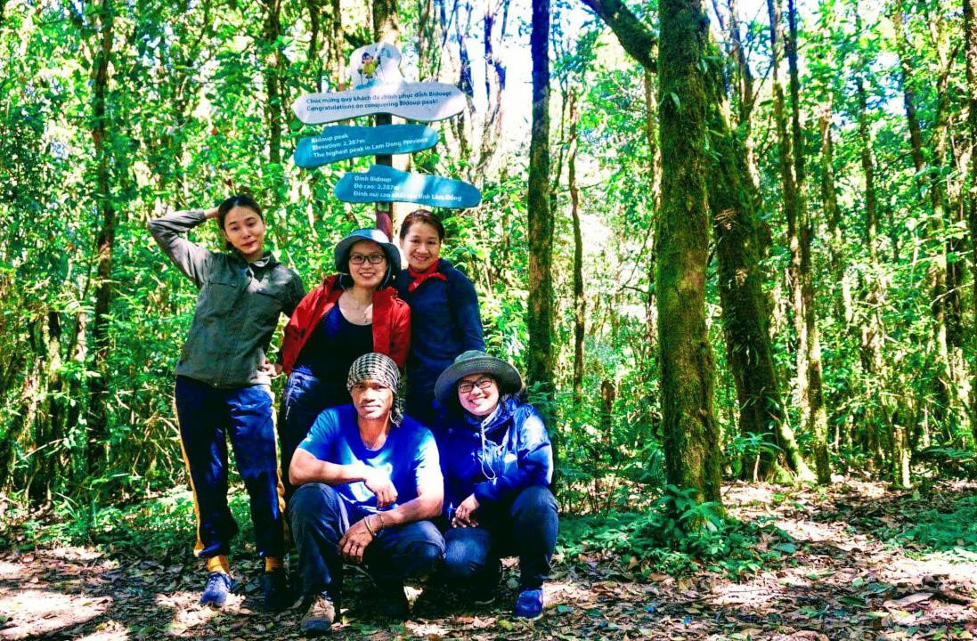 Chịnh phục đỉnh núi Bidoup 2.287m, cao nhất nam Tây Nguyên. Ảnh: Fanpage Mull K'Vang