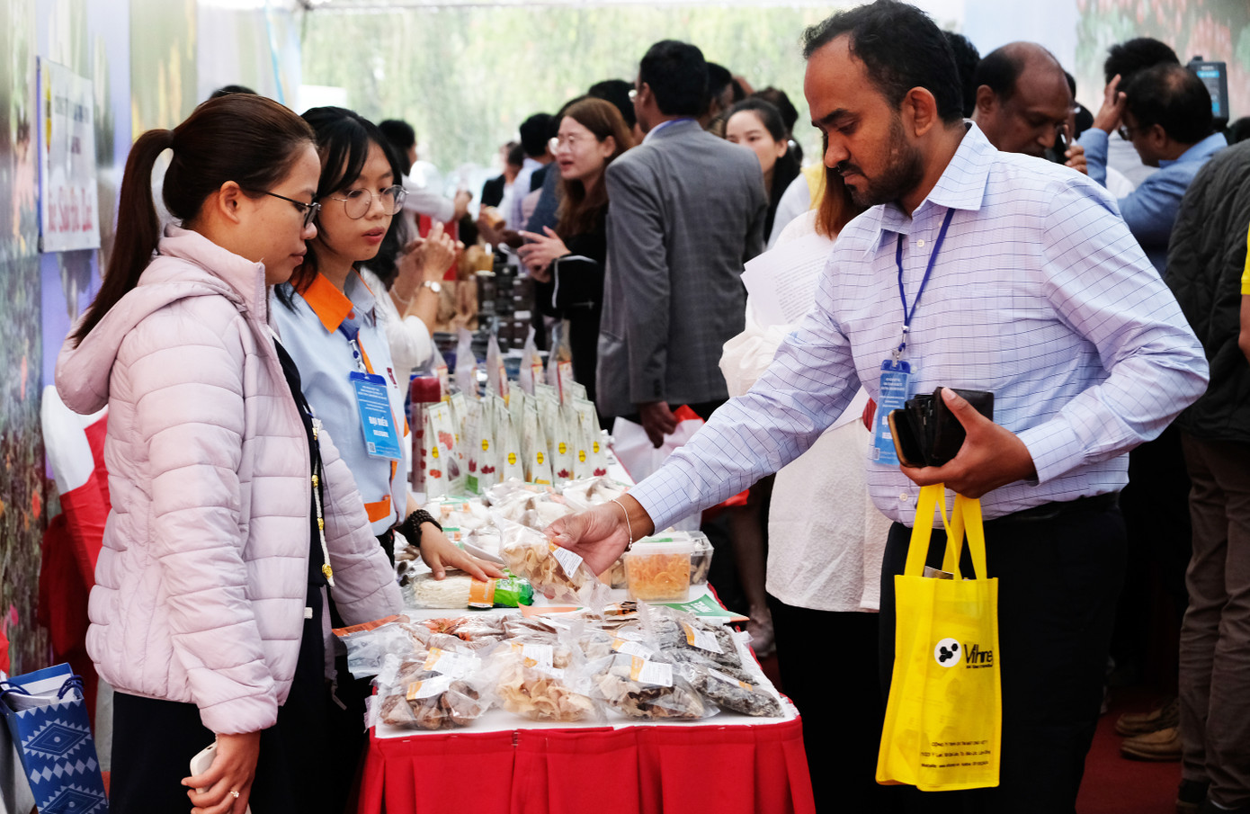 Các sản phẩm chế biến từ nông sản và dược liệu ở Tây Nguyên rất phong phú Các sản phẩm chế biến từ nông sản và dược liệu ở Tây Nguyên rất phong phú