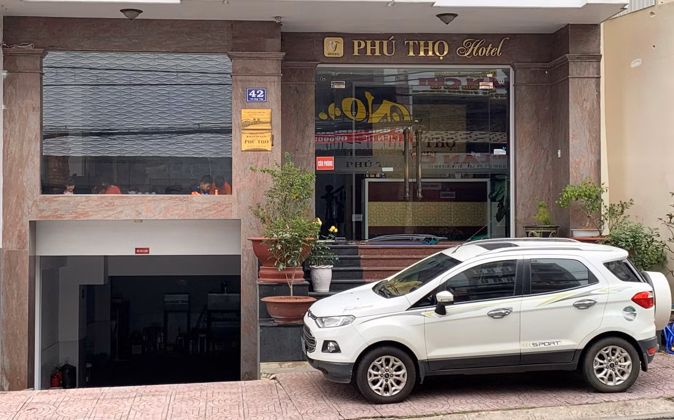 Nhiều khách sạn hạng sao treo bảng "còn phòng".