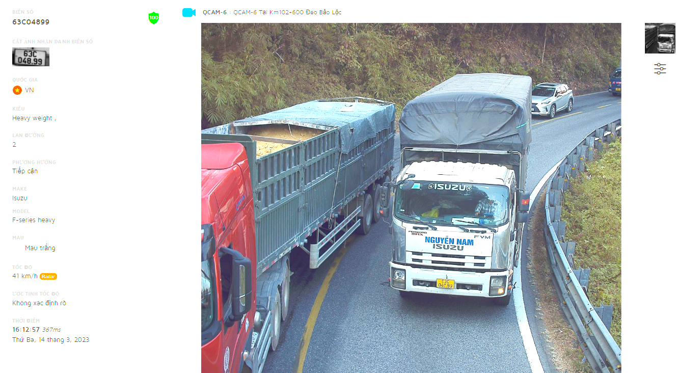 Camera ghi lại hình ảnh xe tải vượt ẩu trên đèo Bảo Lộc