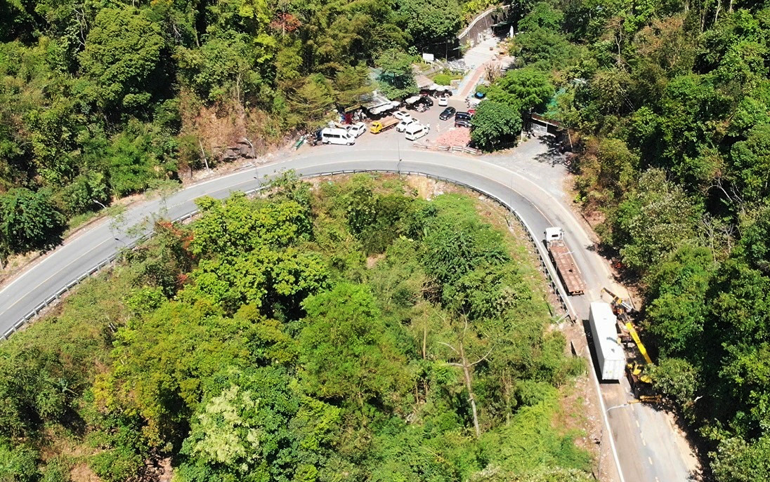 Khúc cua nguy hiểm trên đèo Bảo Lộc