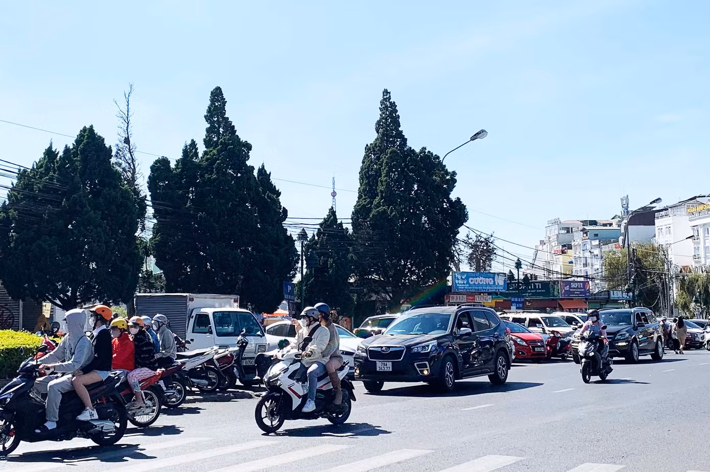 Giá thuê bãi đậu xe này tăng gần gấp 5 lần giá khởi điểm Giá thuê bãi đậu xe này tăng gần gấp 5 lần giá khởi điểm