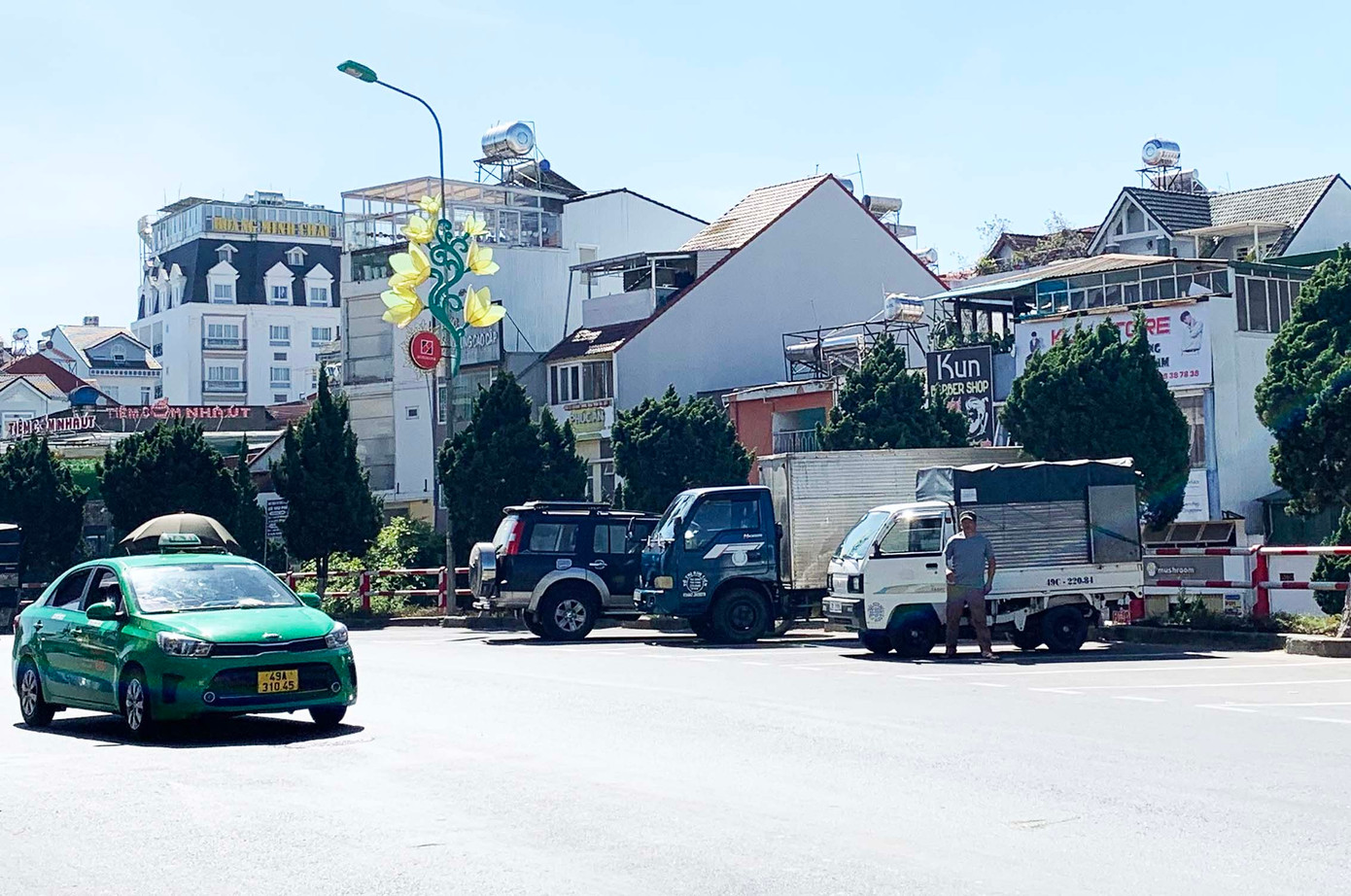 Bãi đậu xe đường Nguyễn Văn Cừ Bãi đậu xe đường Nguyễn Văn Cừ