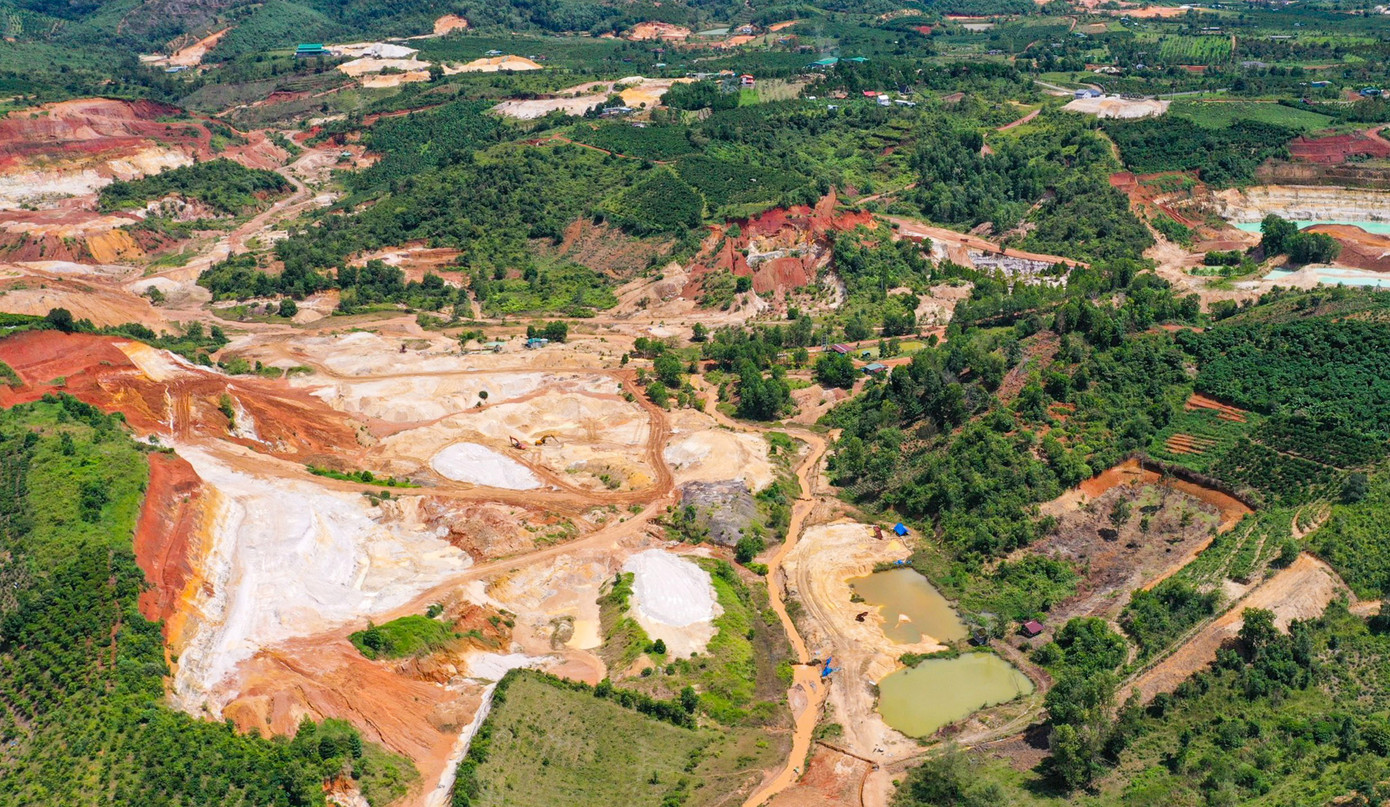 Một khu vực khai thác cao lanh ở Lâm Đồng Một khu vực khai thác cao lanh ở Lâm Đồng