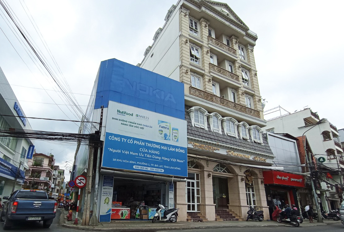 Nhà số 18 nằm ở giao lộ Tăng Bạt Hổ và khu Hòa Bình Nhà số 18 nằm ở giao lộ Tăng Bạt Hổ và khu Hòa Bình