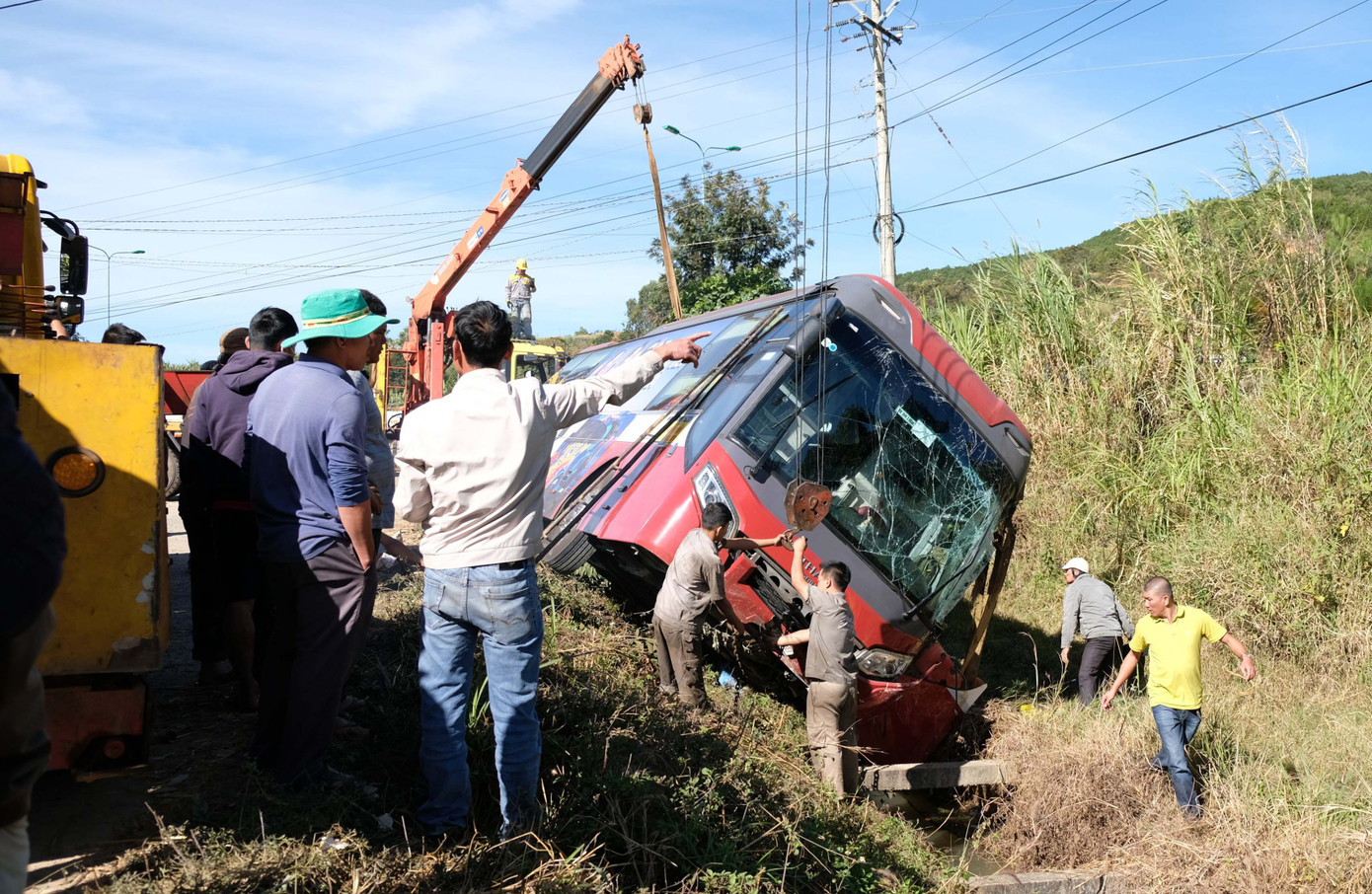 Tai nạn trên cao tốc Liên Khương - Prenn khi né xe khác đi sai luật Tai nạn trên cao tốc Liên Khương - Prenn khi né xe khác đi sai luật