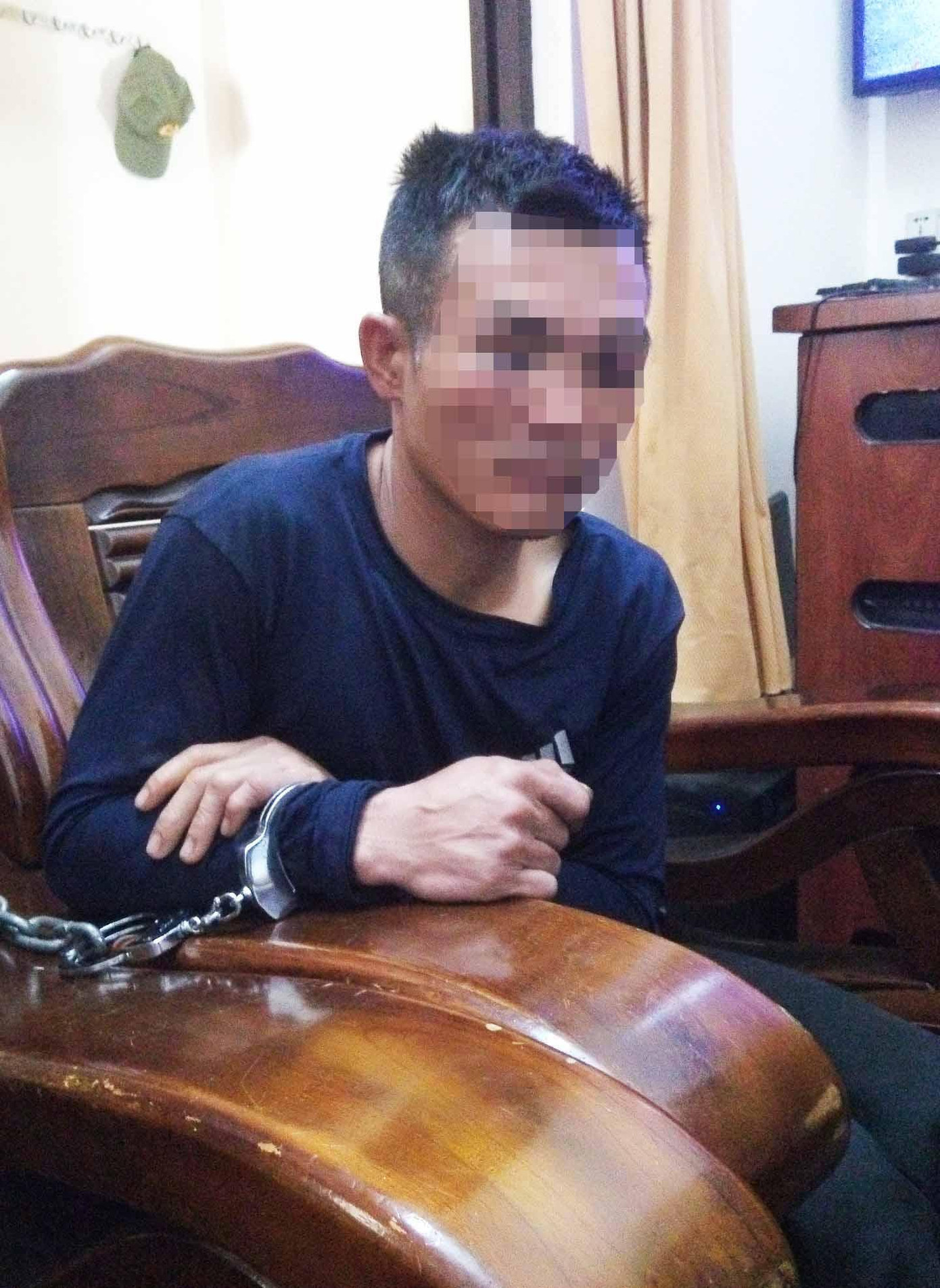 Đ.V.C bị khống chế, đưa về trụ sở cơ quan công an Đ.V.C bị khống chế, đưa về trụ sở cơ quan công an