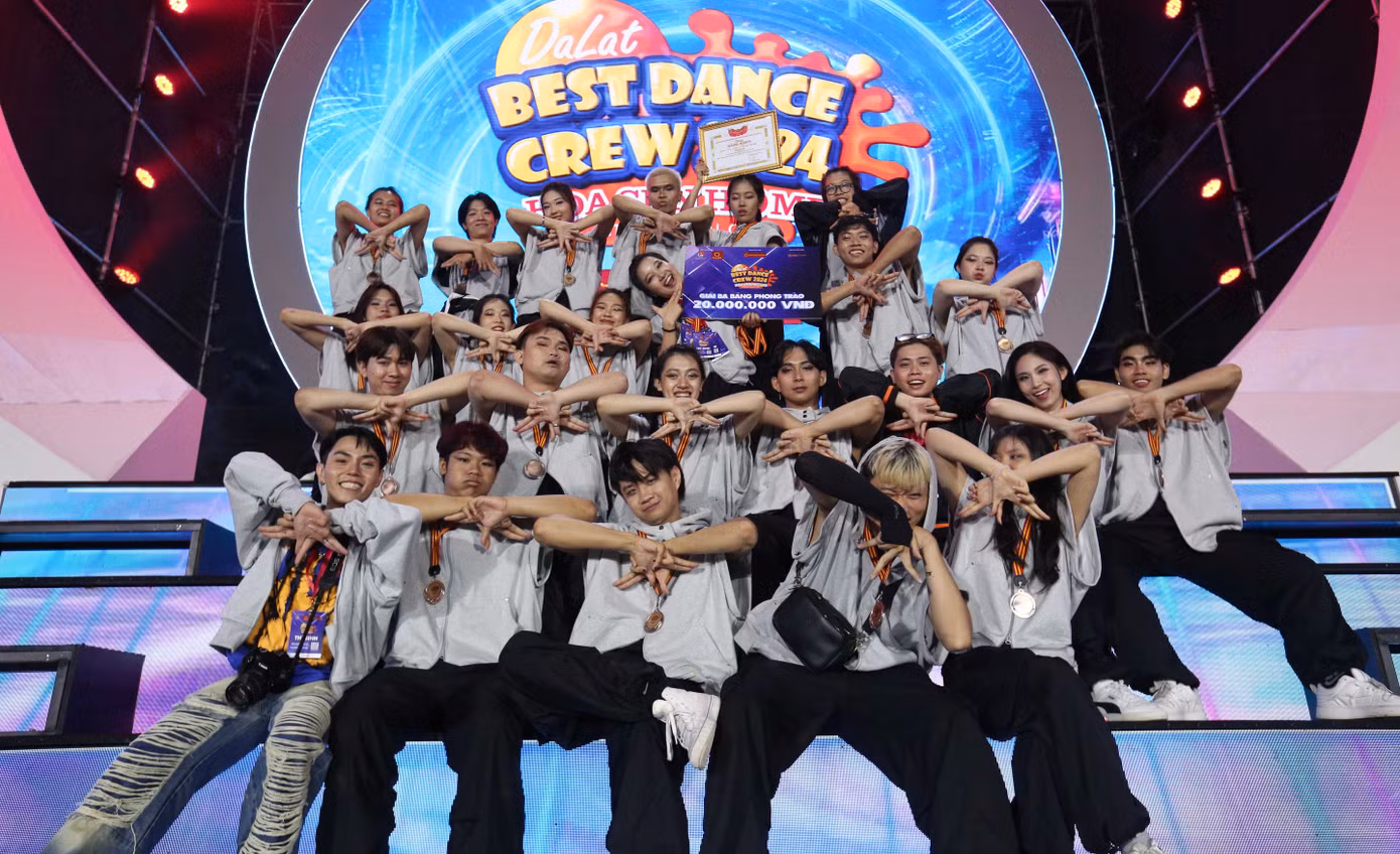 MAX Crew đạt giải ba MAX Crew đạt giải ba